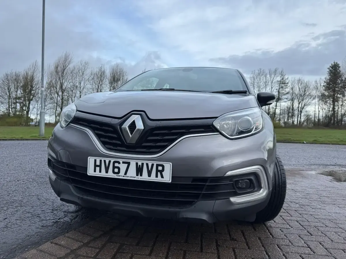 Used Renault Captur Dynamique 90 HP (66 kW) 2017 Grey SUV