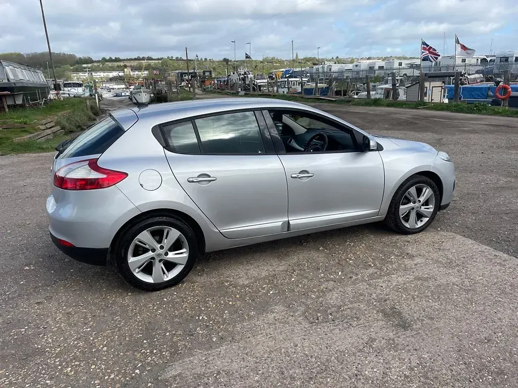 Używany Renault Mégane Dynamique 110 KM (80 kW) 2012 Srebrny Hatchback