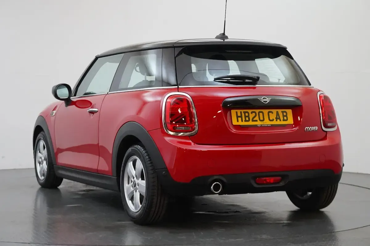 Used Mini Cooper Classic 134 HP (98 kW) 2020 Red Hatchback