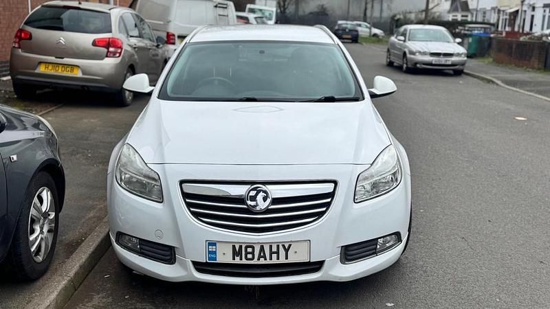 Used Vauxhall Insignia SRi 2012 White Estate