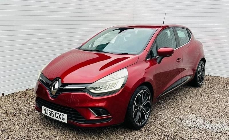 Used Renault Clio IV Dynamique 90 HP (66 kW) 2016 Red Hatchback