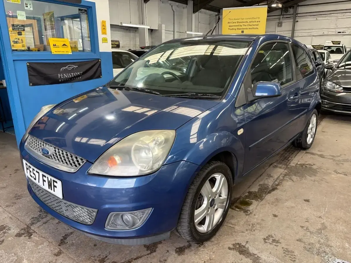 Usado Ford Fiesta Zetec 75 CV (55 kW) 2007 Azul Utilitario