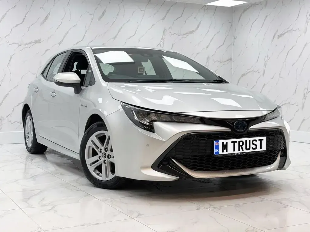 Used Toyota Corolla 122 HP (89 kW) 2019 Silver Hatchback