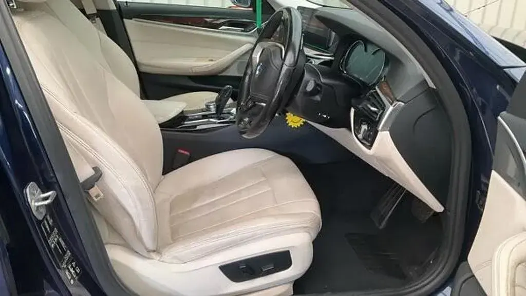 Used BMW 520 Comfort Edition 2018 Blue Sedan