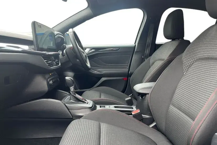 Used Ford Focus ST-Line 153 HP (112 kW) 2024 Moondust silver Hatchback