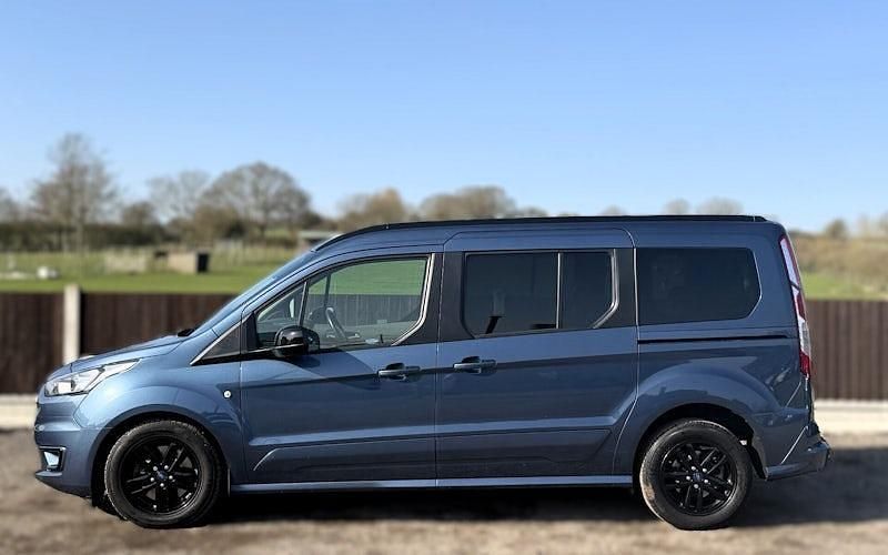 Used Ford Tourneo Titanium 120 HP (88 kW) 2021 Estate