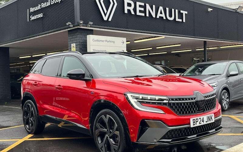 Flame red with diamond black roof Used 2024 Renault Austral Iconic Esprit Alpine SUV | £28,316 (Fair price) - Image 1/3