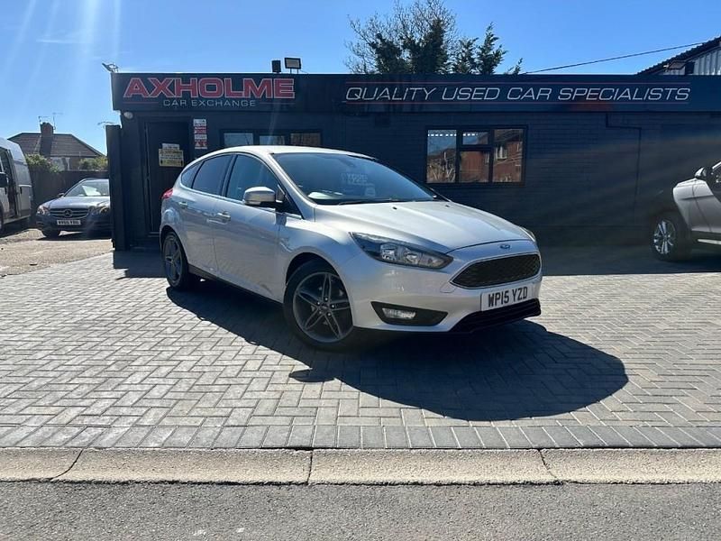 Used Ford Focus Zetec 115 HP (84 kW) 2015 Silver Hatchback