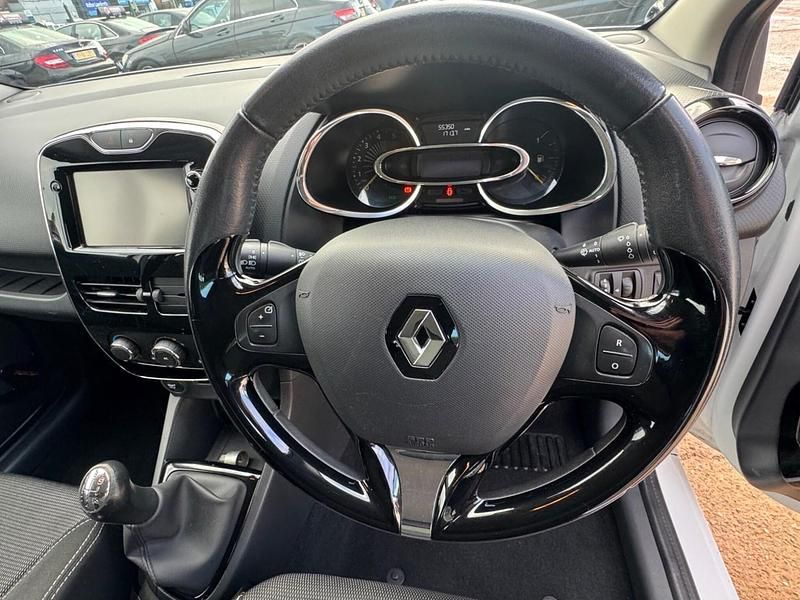 Used Renault Clio IV Dynamique 90 HP (66 kW) 2014 White Hatchback