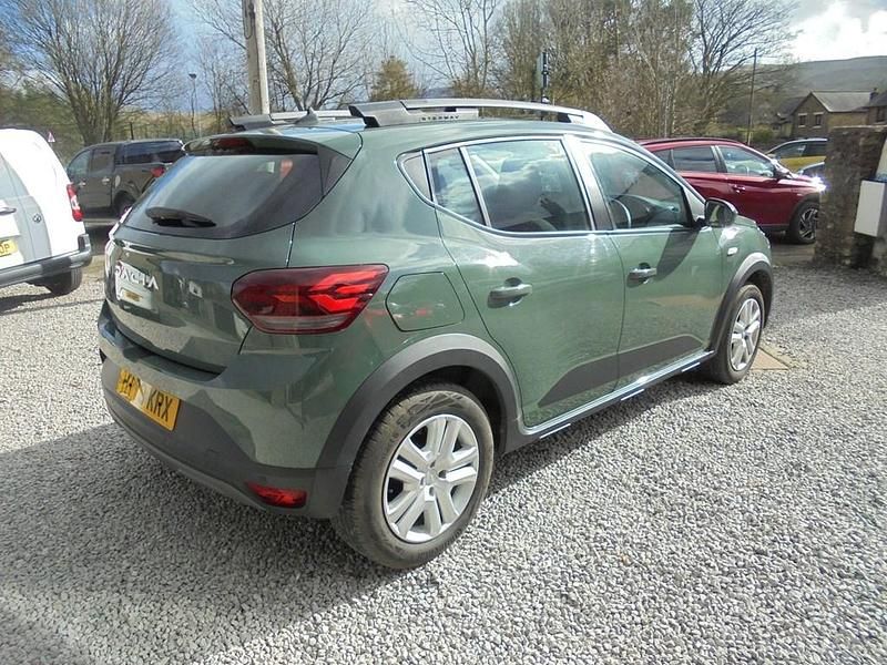 Used Dacia Sandero Expression 2023 Green Hatchback