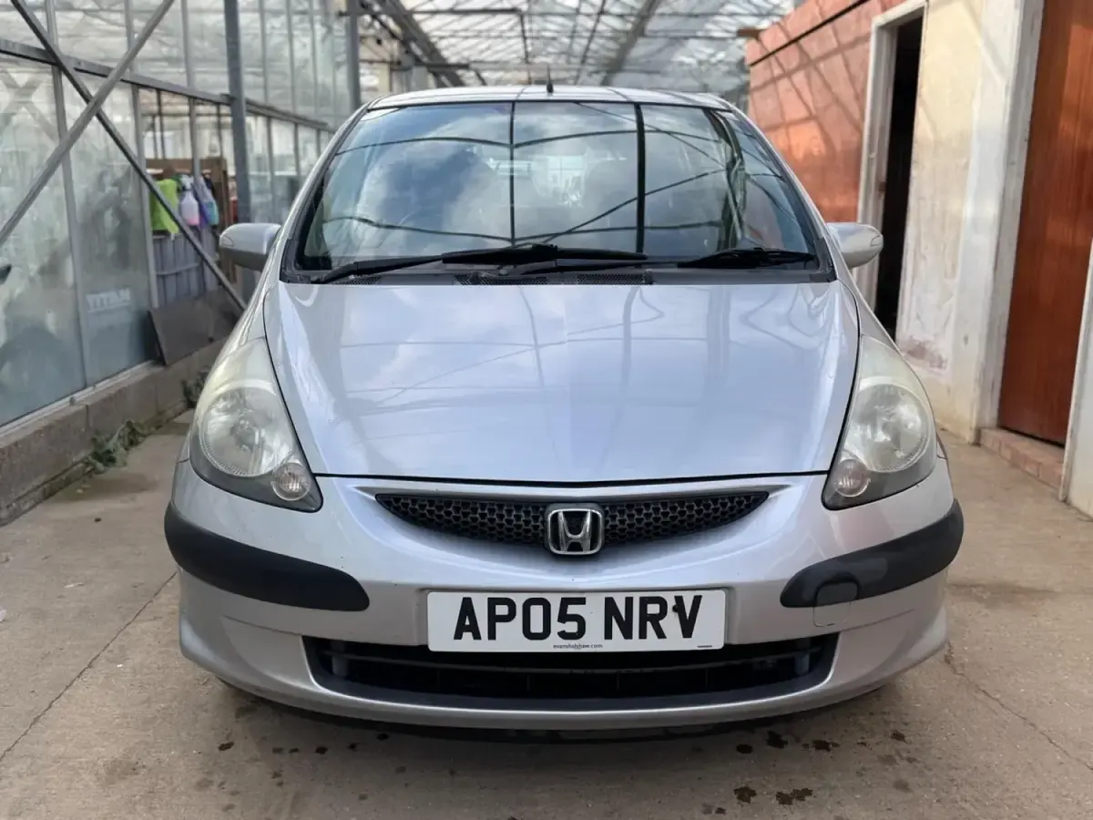 Begagnad Honda Jazz SE 83 HK (61 kW) 2005 Silver Halvkombi