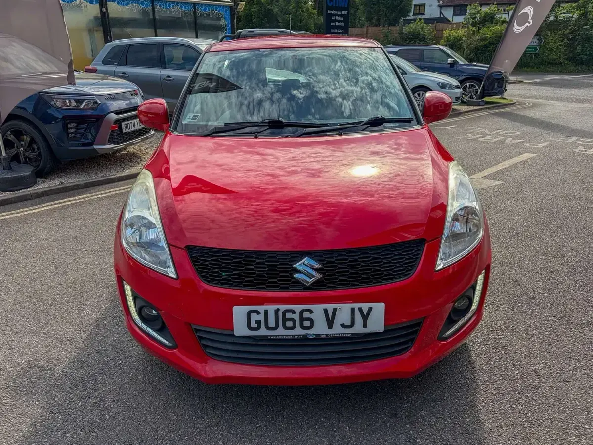 Used Suzuki Swift SZ3 94 HP (69 kW) 2016 Red Hatchback
