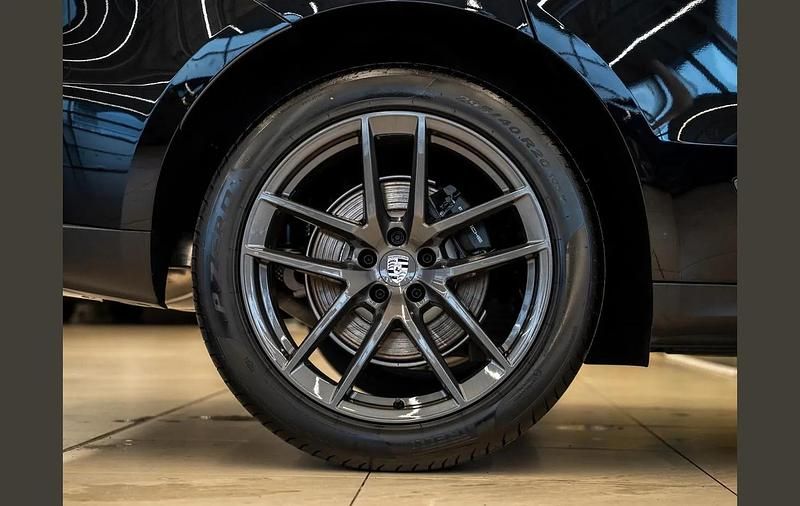 Used Porsche Macan 261 HP (191 kW) 2025 Black SUV