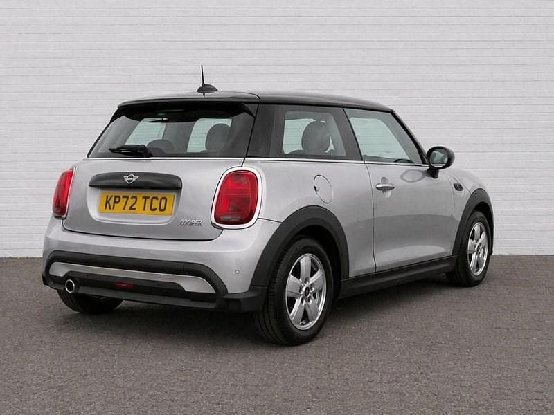 Begagnad Mini Cooper Classic 136 HK (100 kW) 2023 Silver Halvkombi