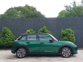 Used Mini Cooper Classic 114 kW (156 HP) 2025 Green Hatchback