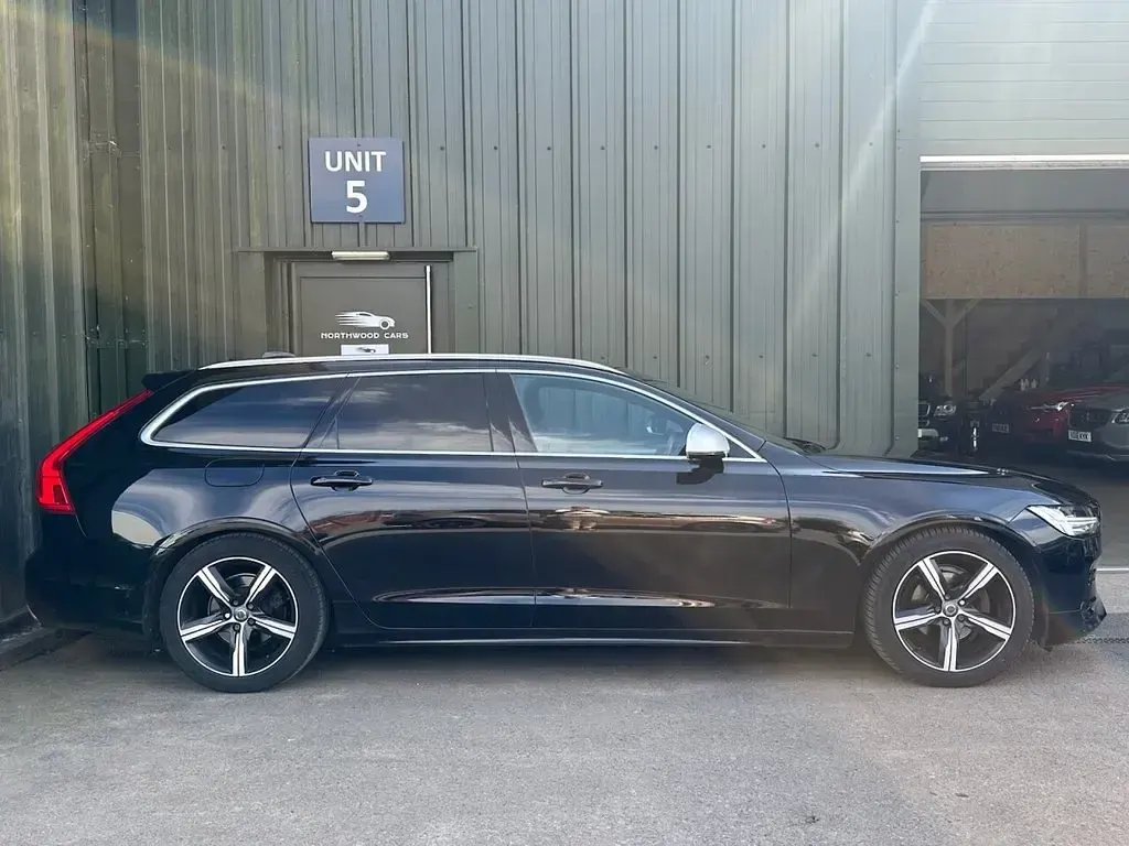 Used Volvo V90 R-Design 190 HP (139 kW) 2019 Black Estate