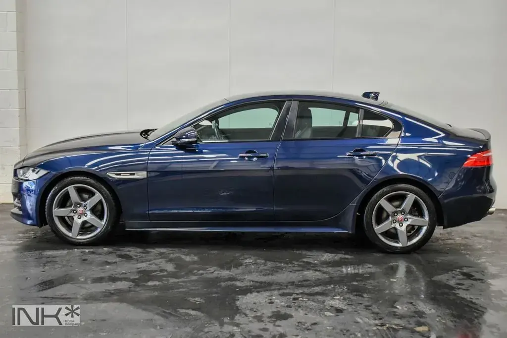 Used Jaguar XE R-Sport 180 HP (132 kW) 2017 Blue Sedan