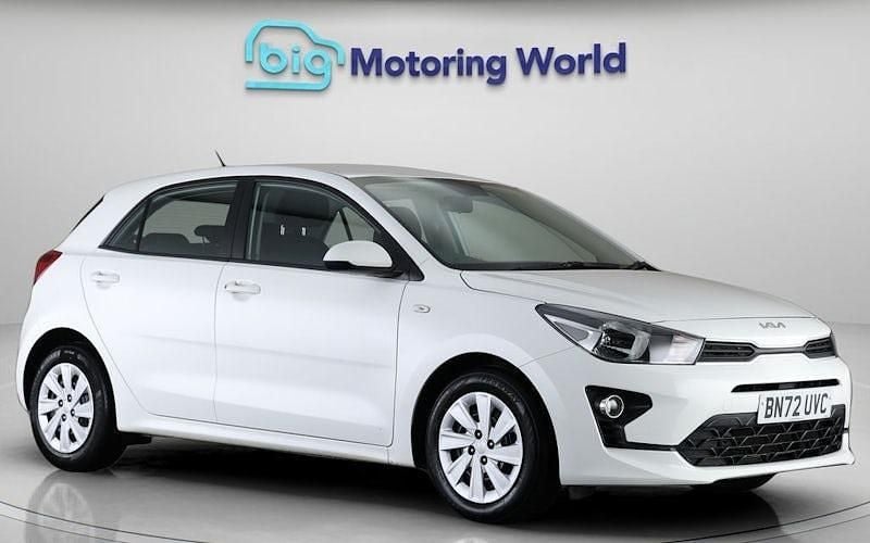 Used Kia Rio 84 HP (61 kW) 2022 White Hatchback