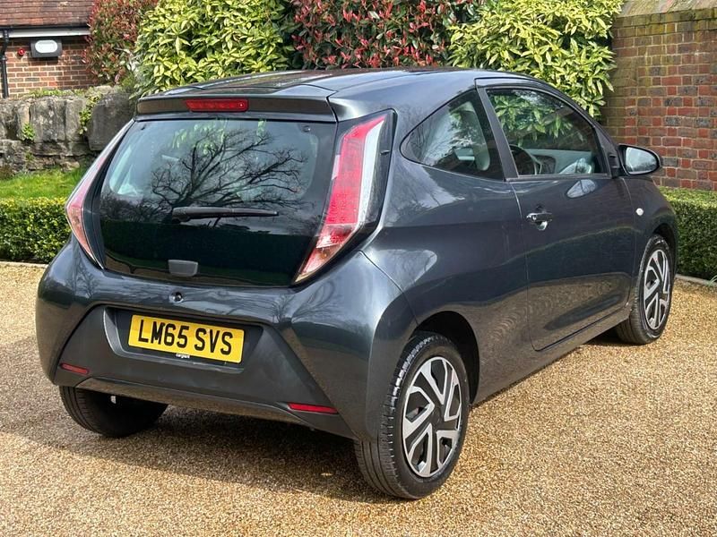 Usado Toyota Aygo X-play 2015 Cinzento Citadino