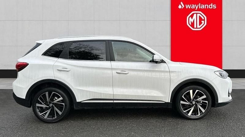 Used MG ZS Trophy 2025 White Hatchback