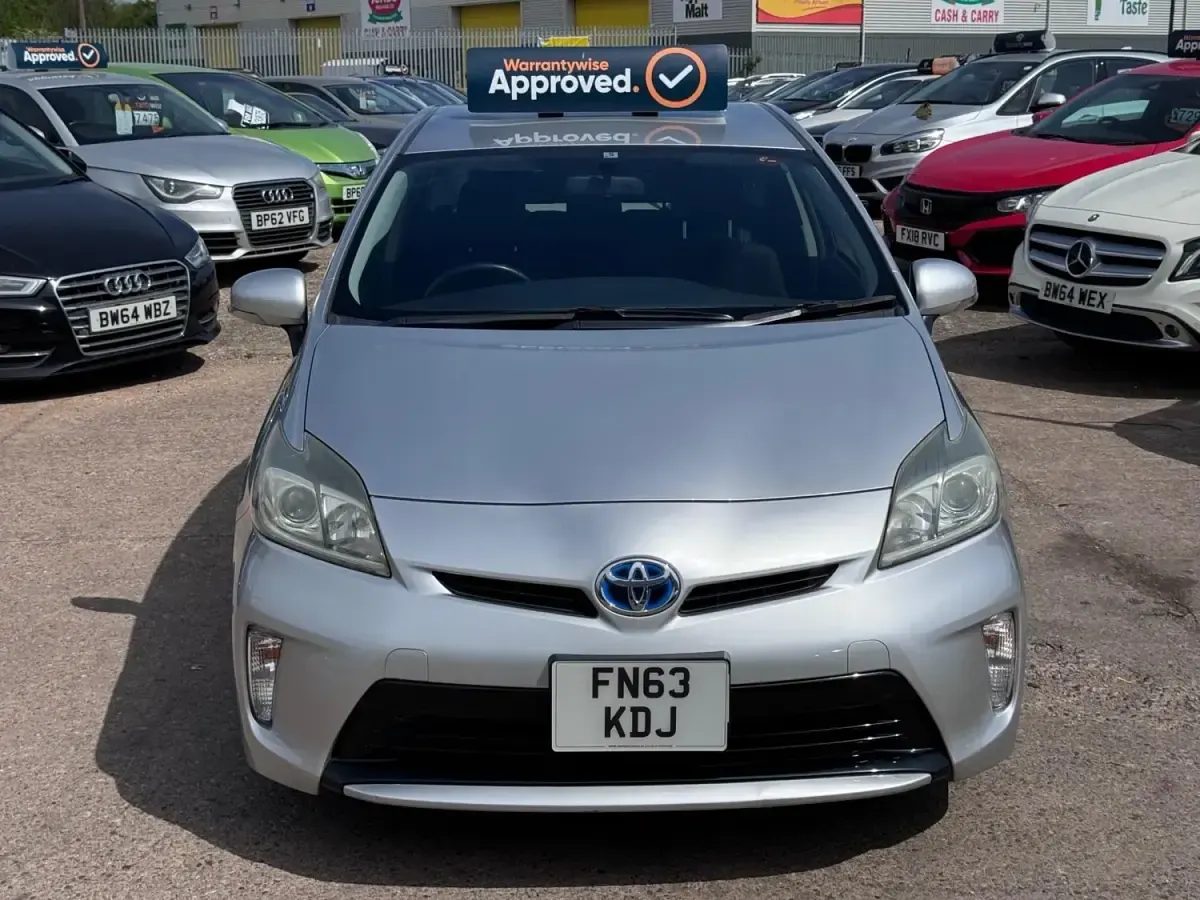 Usado Toyota Prius 136 HP (100 kW) 2024 Prateado Citadino