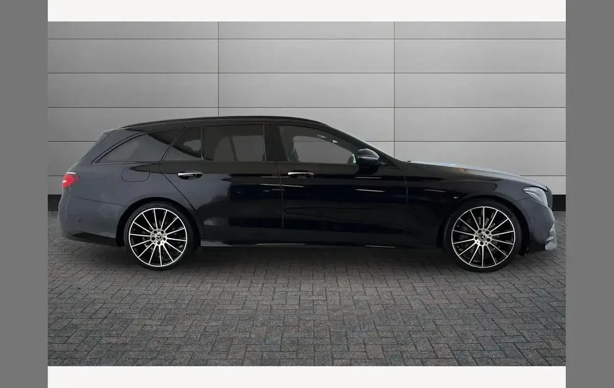 Used Mercedes E220 AMG line 191 HP (140 kW) 2020 Obsidian black Estate
