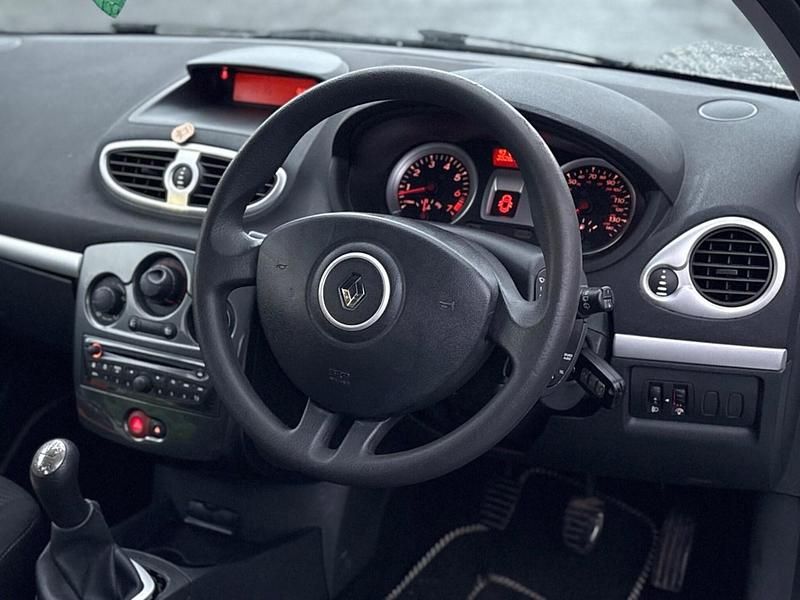 Used Renault Clio IV Expression+ 2012 White Hatchback