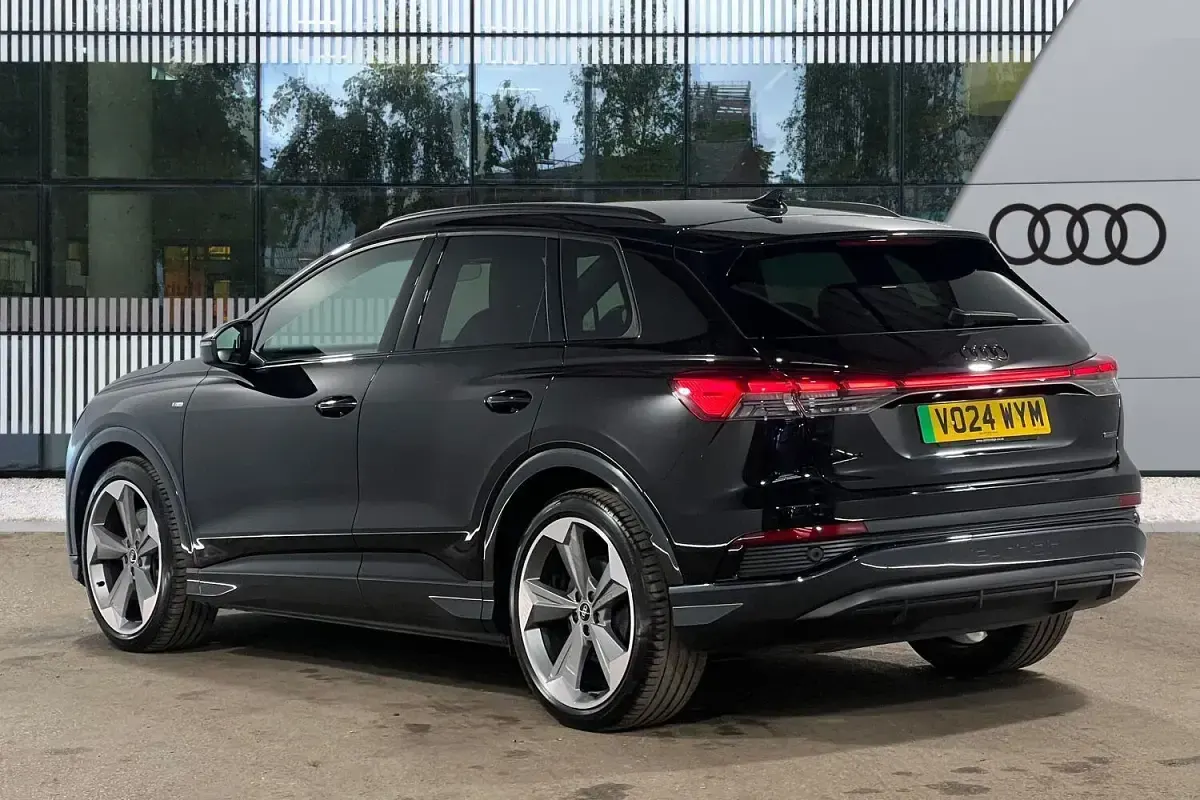 Usado Audi Q4 e-tron Black Edition 210 kW (286 HP) 2024 Preto SUV