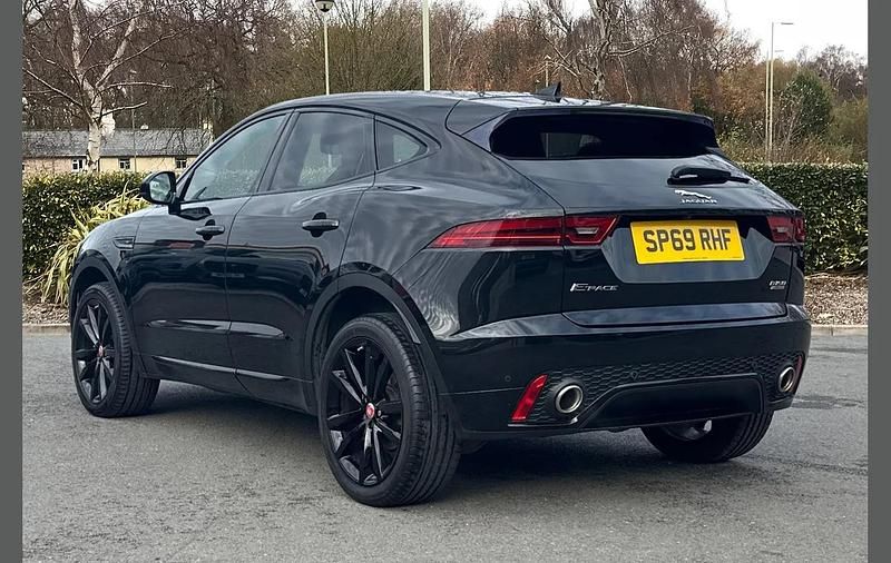 Używany Jaguar E-Pace R-Dynamic 147 KM (108 kW) 2019 Czarny SUV