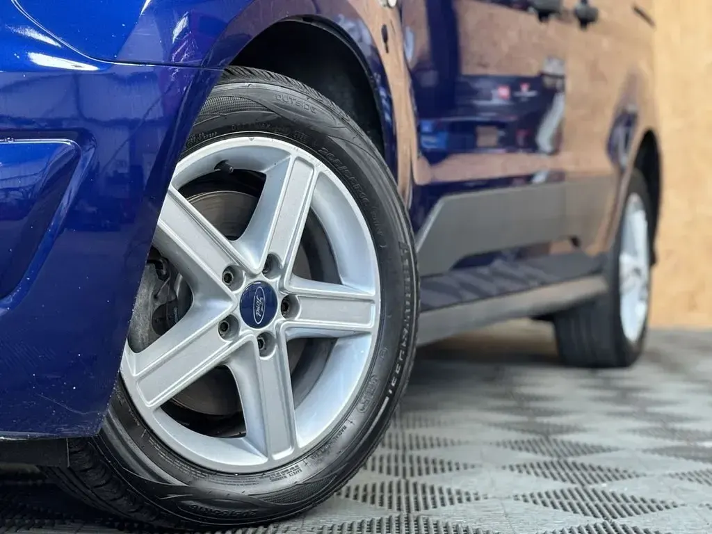Used Ford Transit Connect Trend 100 HP (73 kW) 2018 Blue MPV