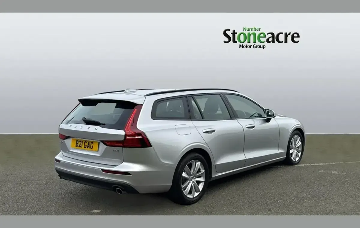 Used Volvo V60 Momentum 187 HP (137 kW) 2018 Silver Estate