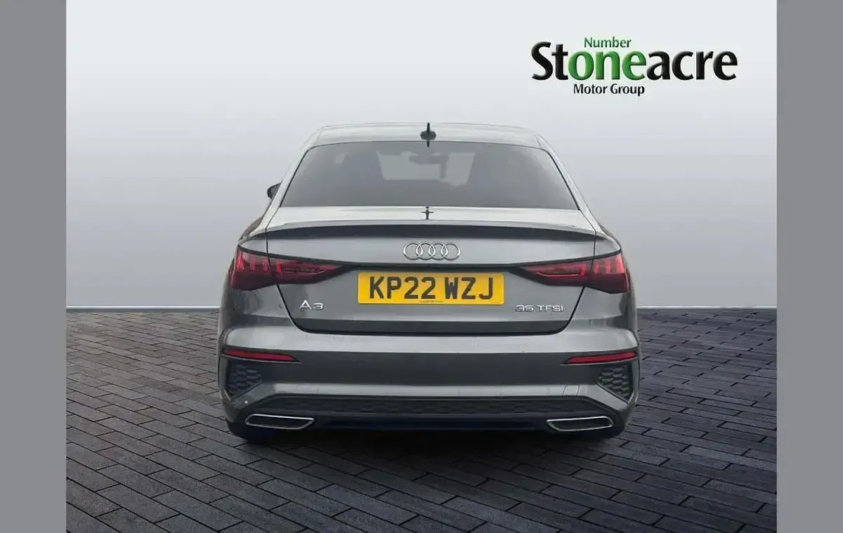 Begagnad Audi A3 S-Line 150 HK (110 kW) 2022 Grå Sedan