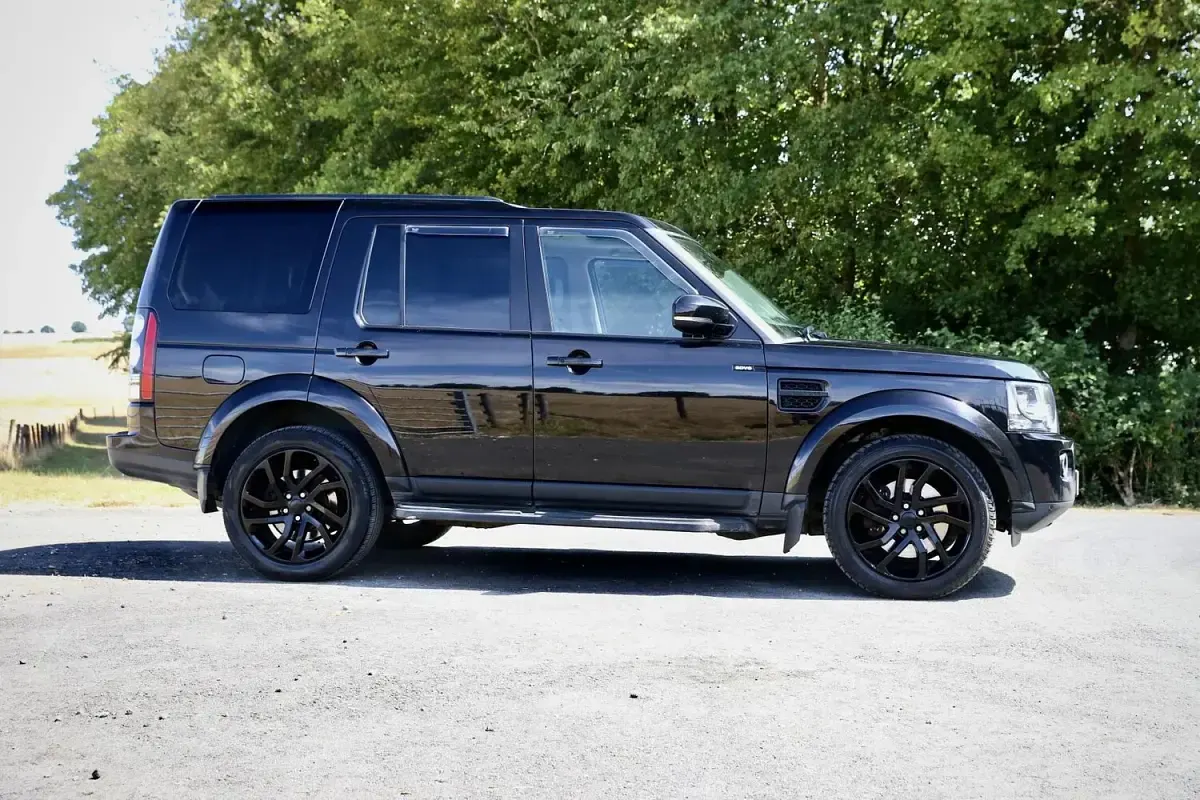 Used Land Rover Discovery HSE 256 HP (188 kW) 2016 Black SUV