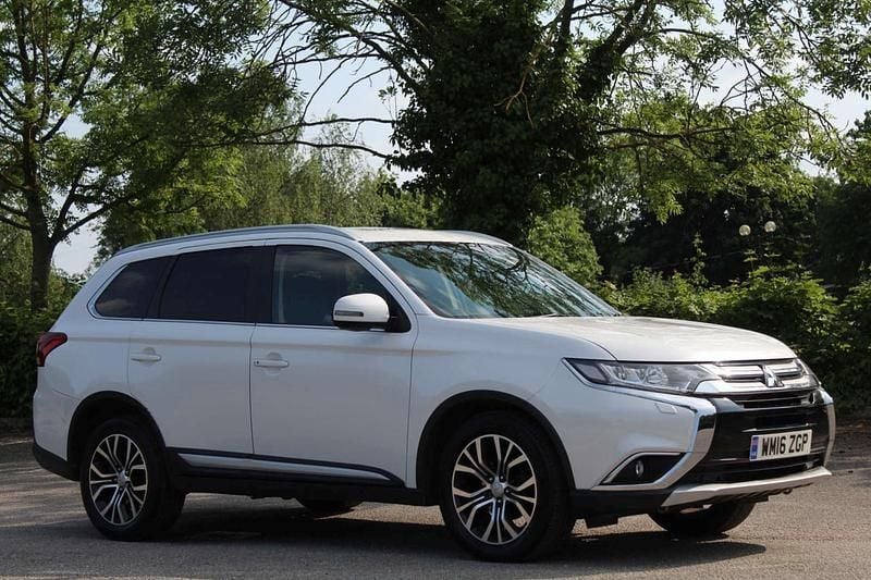 White Used 2016 Mitsubishi Outlander SUV | £11,490 (Fair price) - Image 1/4