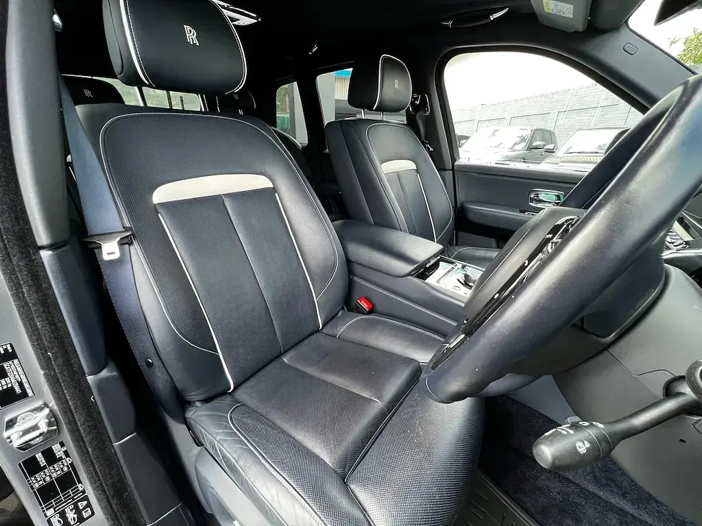 Used Rolls Royce Cullinan 563 HP (414 kW) 2020 Jubilee silver SUV