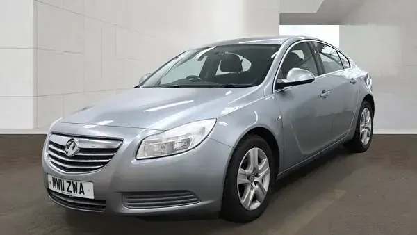 Used Vauxhall Insignia 140 HP (102 kW) 2011 Silver Hatchback