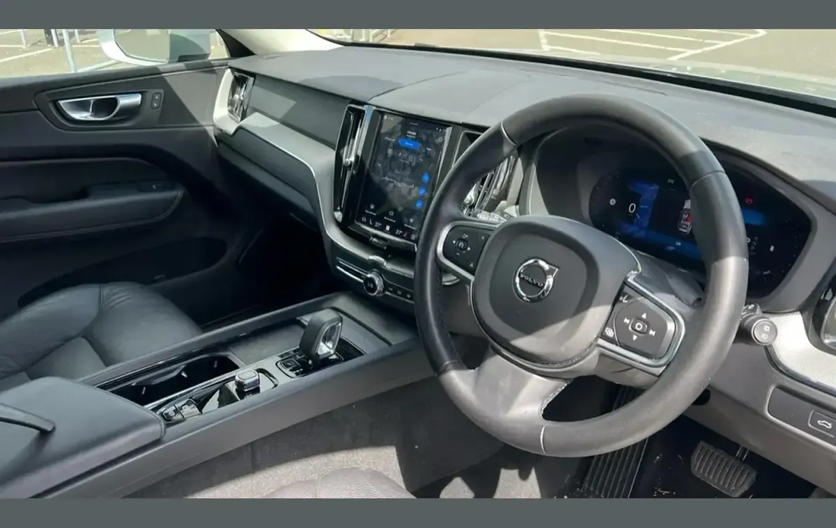 Used Volvo XC60 Core 247 HP (181 kW) 2024 Silver SUV