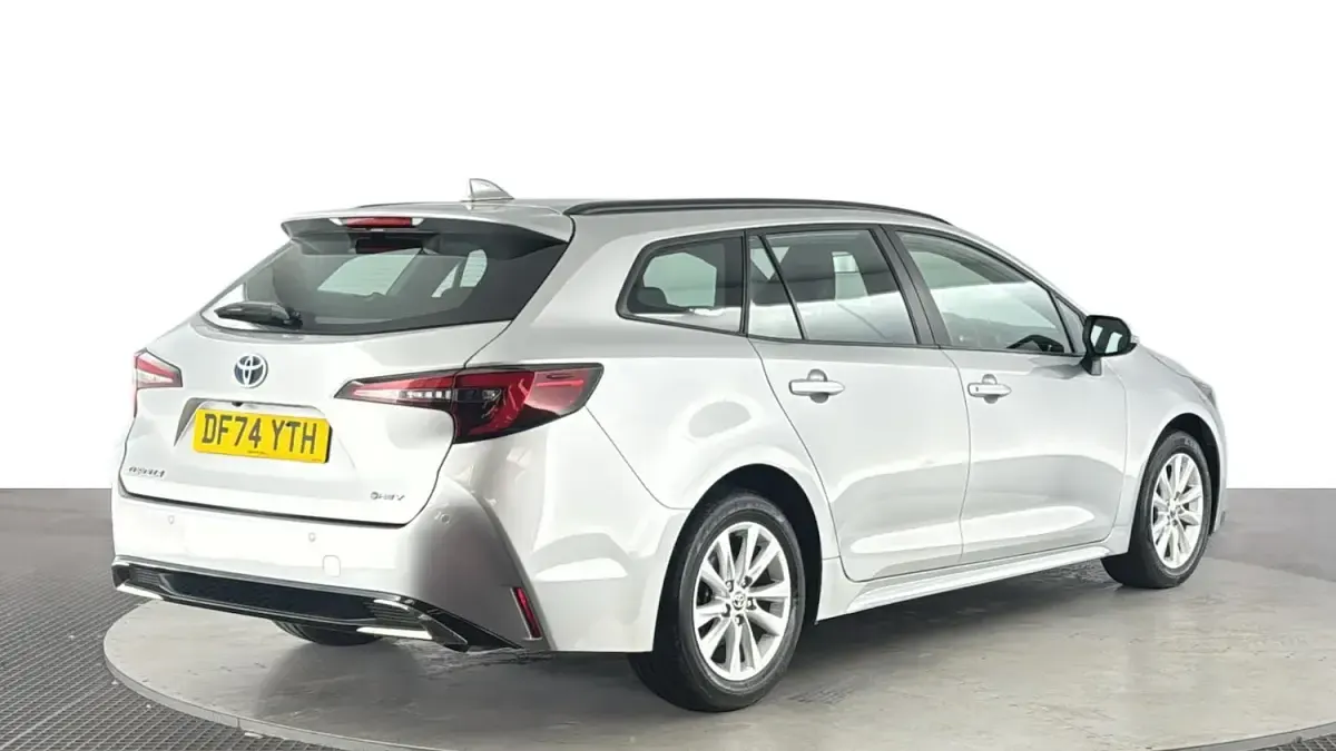 Used Toyota Corolla 140 HP (102 kW) 2025 Silver Estate