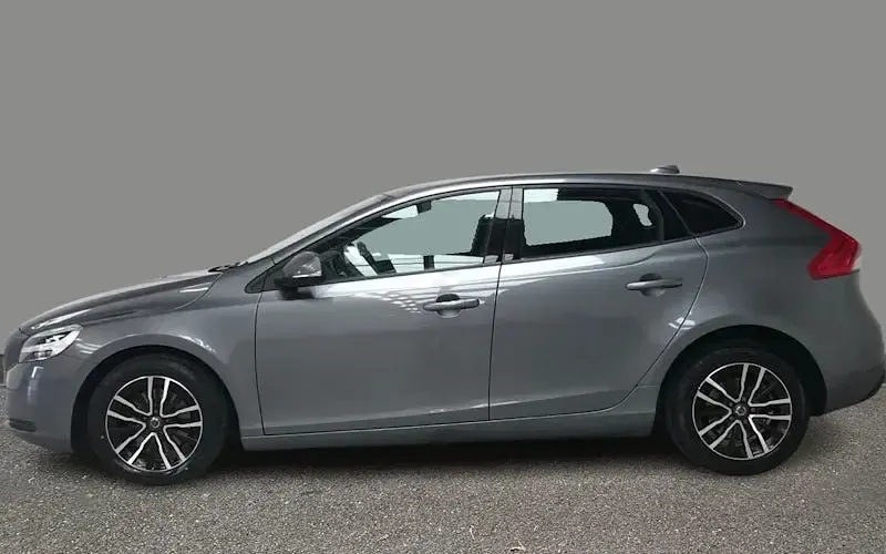Used Volvo V40 Momentum 122 HP (89 kW) 2019 Grey Hatchback