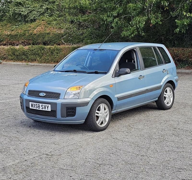 Silver Used 2009 Ford Fusion Style Hatchback | £1,290 (Good price) - Image 1/4
