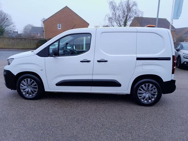 Used Peugeot E-Partner 49 kW (67 HP) 2022 White MPV
