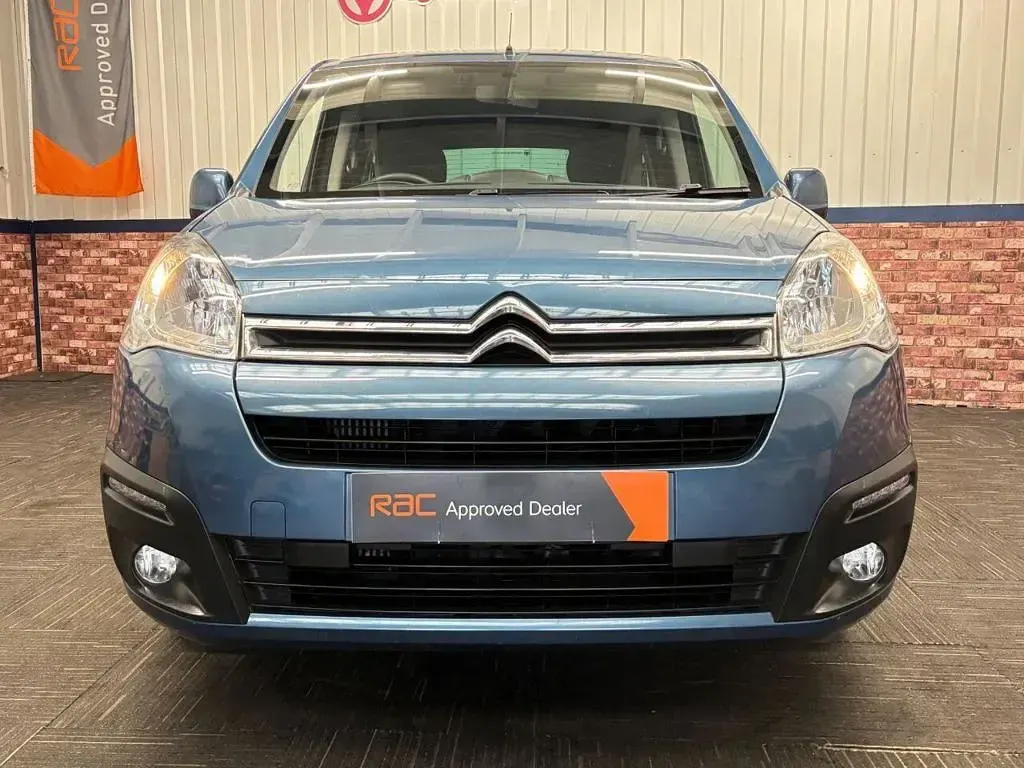 Used Citroën Berlingo Feel 100 HP (73 kW) 2018 Blue MPV