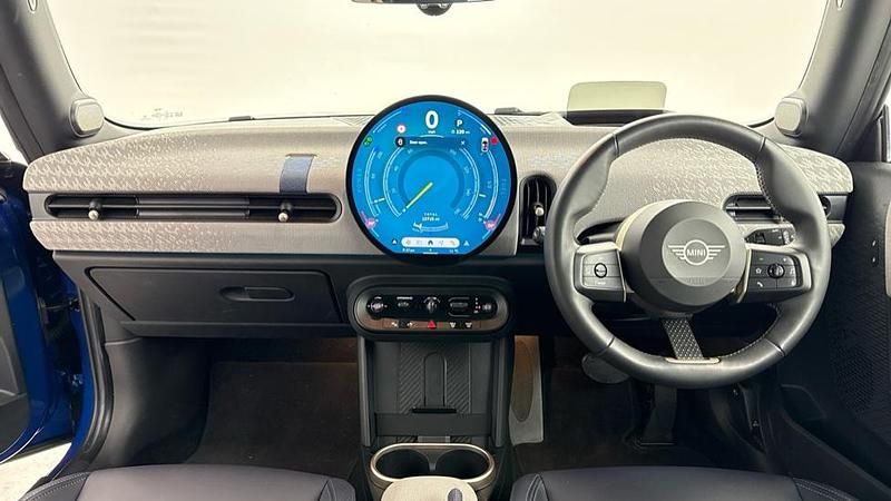 Używany Mini Cooper Hatch 154 KM (113 kW) 2024 Niebieski Hatchback