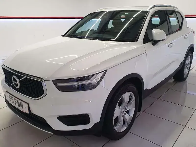 Used Volvo XC40 Momentum 160 HP (117 kW) 2021 White SUV