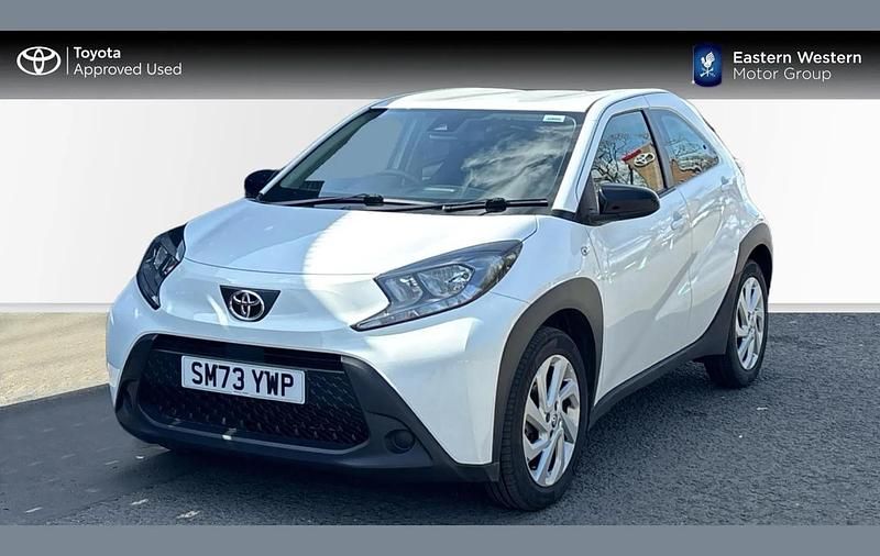 Used Toyota Aygo X PURE 72 HP (52 kW) 2023 White SUV