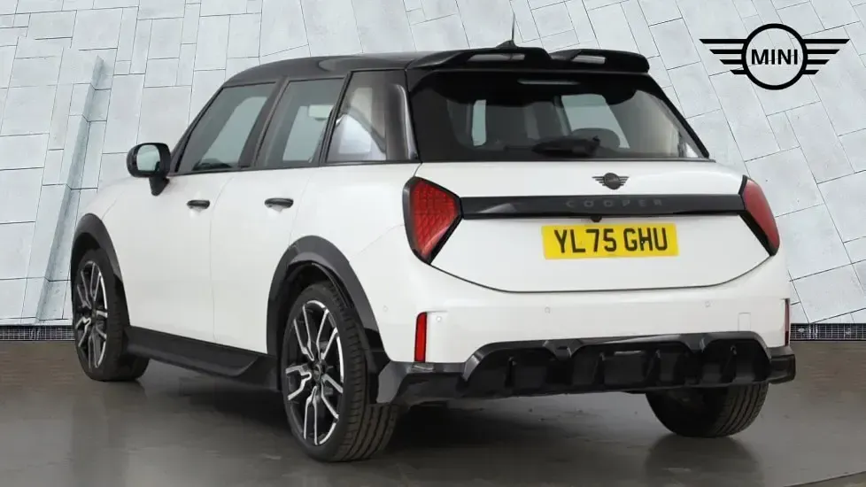 Used Mini Cooper Hatch 113 kW (154 HP) 2026 White Hatchback