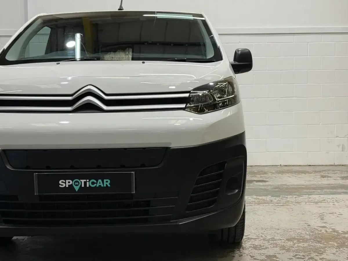 Used Citroën Dispatch 98 kW (134 HP) 2022 White MPV