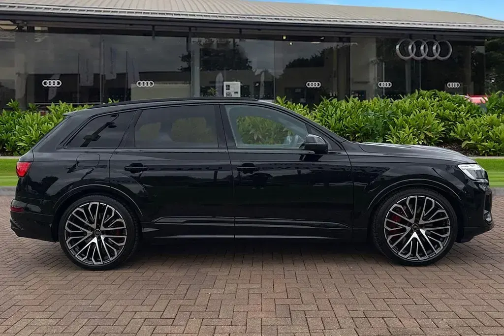 Used Audi SQ7 Advanced Plus 507 HP (372 kW) 2025 Black SUV