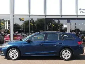 Used Skoda Octavia SE Technology 110 HP (80 kW) 2023 Blue Estate
