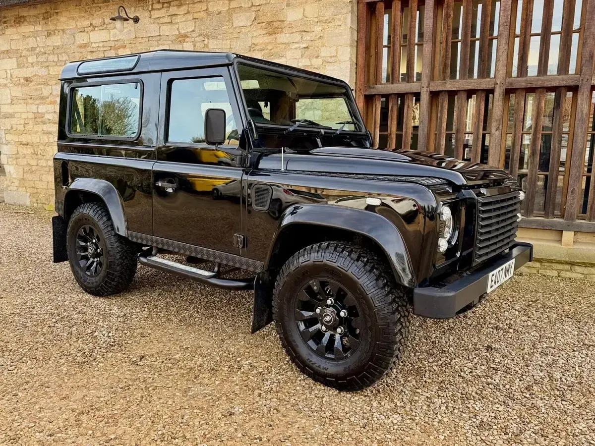 Used Land Rover Defender 122 HP (89 kW) 2007 Black Estate